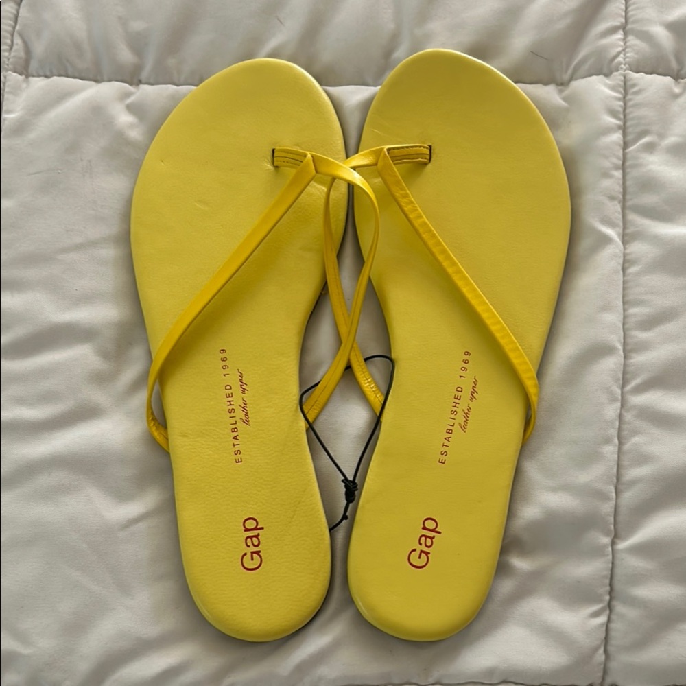 GAP Yellow Leather Sandals Minimalist Design Casual